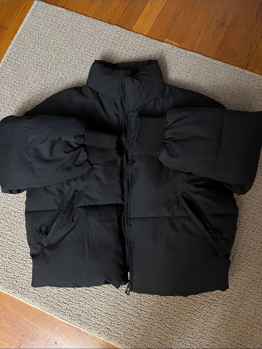 Womens CROPPED Puffer Jacket - GIHOU BRAND size XL. LIKE NEW